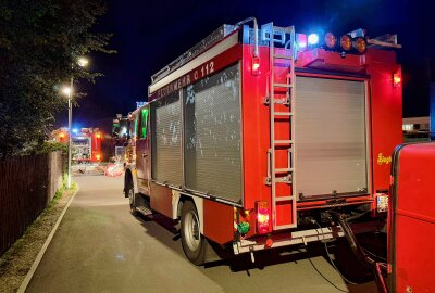 Feuerwehr-Einsatz im Erzgebirge: Anwohner bemerkt starke Rauchentwicklung - Die Feuerwehr löschte den Brand. Foto: Daniel Unger