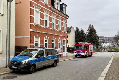 Feuerwehr im Einsatz: Wasserschaden in Aue - Am Nachmittag wurde die Feuerwehr Aue aufgrund eines Wasserschadens in einem Mehrfamilienhaus in der Auerhammer Straße gerufen. Foto: Daniel Unger