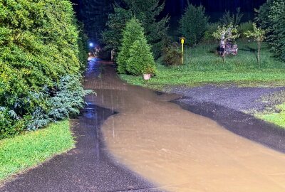 Feuerwehr Raschau erneut im Einsatz gegen Überschwemmungen - Überschwemmungen in Raschau. Foto: Daniel Unger