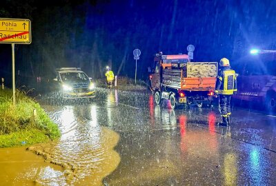 Feuerwehr Raschau erneut im Einsatz gegen Überschwemmungen - Überschwemmungen in Raschau. Foto: Daniel Unger