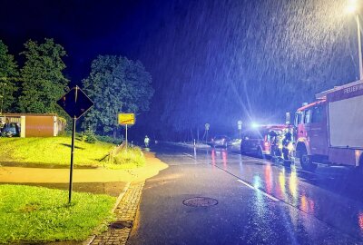 Feuerwehr Raschau erneut im Einsatz gegen Überschwemmungen - Überschwemmungen in Raschau. Foto: Daniel Unger