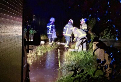 Feuerwehr Raschau erneut im Einsatz gegen Überschwemmungen - Überschwemmungen in Raschau. Foto: Daniel Unger