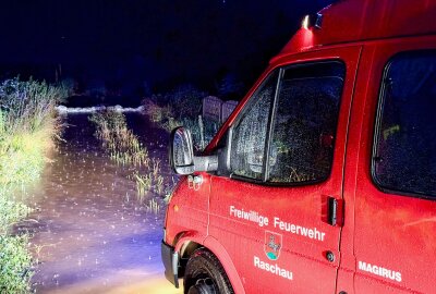 Feuerwehr Raschau erneut im Einsatz gegen Überschwemmungen - Überschwemmungen in Raschau. Foto: Daniel Unger