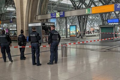 Feuerwehreinsatz am Leipziger Hauptbahnhof: Brand unter MRB-Zug - Unter einem MRB-Zug brannte es heute Mittag am Leipziger Hauptbahnhof. Foto: Privat