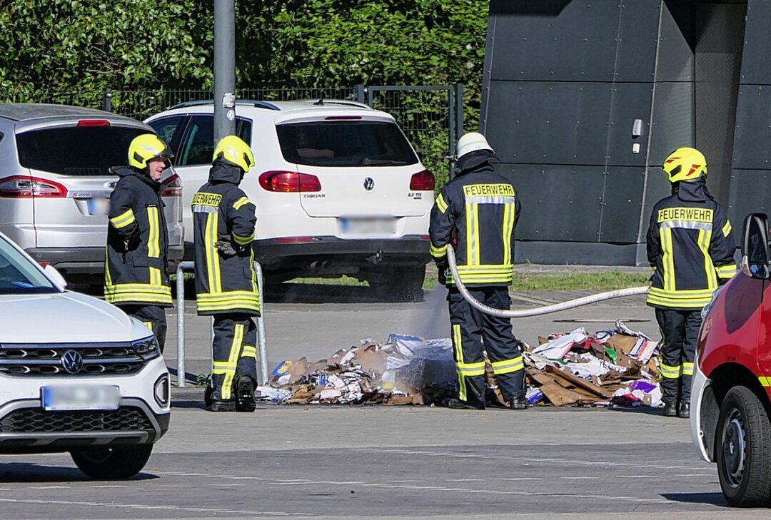 Feuerwehreinsatz: Brand in einem Bad Lausicker Supermarkt - Brand in einer Müllpresse. Foto: Sören Müller