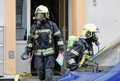 Feuerwehreinsatz in Chemnitz: Schnelles Handeln rettet Leben - Die Wohnungsinhaberin kam verletzt ins Krankenhaus. Foto: Harry Härtel