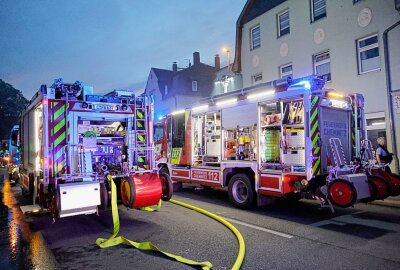 Feuerwehreinsatz in Grüna: Feuer bricht in Gebäude aus - Feuerwehr eilt nach Grüna. Foto: Harry Härtel