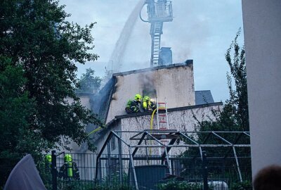 Feuerwehreinsatz in Grüna: Feuer bricht in Gebäude aus - Feuerwehr eilt nach Grüna. Foto: Harry Härtel