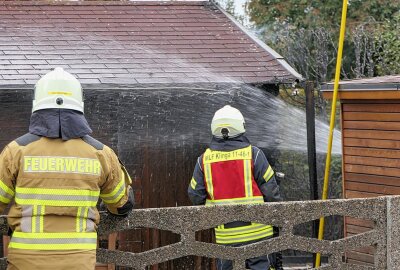 Feuerwehreinsatz nach Brand im Garten - Feuerwehreinsatz in Großsteinberg. Foto: Sören Müller