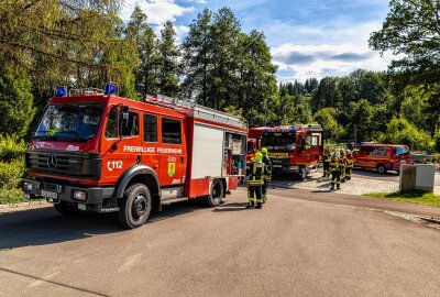 Feuerwehrübung in Eibenstock: Großbrand simuliert - Am Dienstagnachmittag haben Feuerwehren in Eibenstock den Ernstfall geübt. Foto: Niko Mutschmann