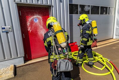 Feuerwehrübung in Eibenstock: Großbrand simuliert - Am Dienstagnachmittag haben Feuerwehren in Eibenstock den Ernstfall geübt. Foto: Niko Mutschmann