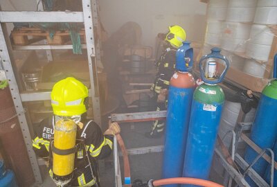 Feuerwehrübung in Eibenstock: Großbrand simuliert - Am Dienstagnachmittag haben Feuerwehren in Eibenstock den Ernstfall geübt. Foto: Niko Mutschmann