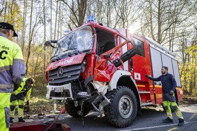 Feuerwehrwagen verunglückt in Sebnitz - Feuerwehrwagen verunglückt in Sebnitz. Foto: Marko Förster