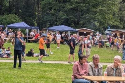 Feuriger Spaß und gute Laune: Siegerin der 1. Chilimeisterschaft beim Parkpicknick in Flöha gekürt - Vergangenen Sonntag war es wieder soweit: Das Parkpicknick in Flöha lockte zahlreiche Besucher an.