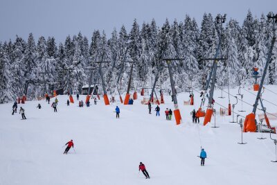 Fichtelberg-Skilift geplant - Investor will Aufbruchstimmung - Die Lifttechnik am Fichtelberg gilt als nicht mehr zeitgemäß. Doch die Investitionen kann die Stadt nach eigenen Angaben allein nicht stemmen. (Archivbild)