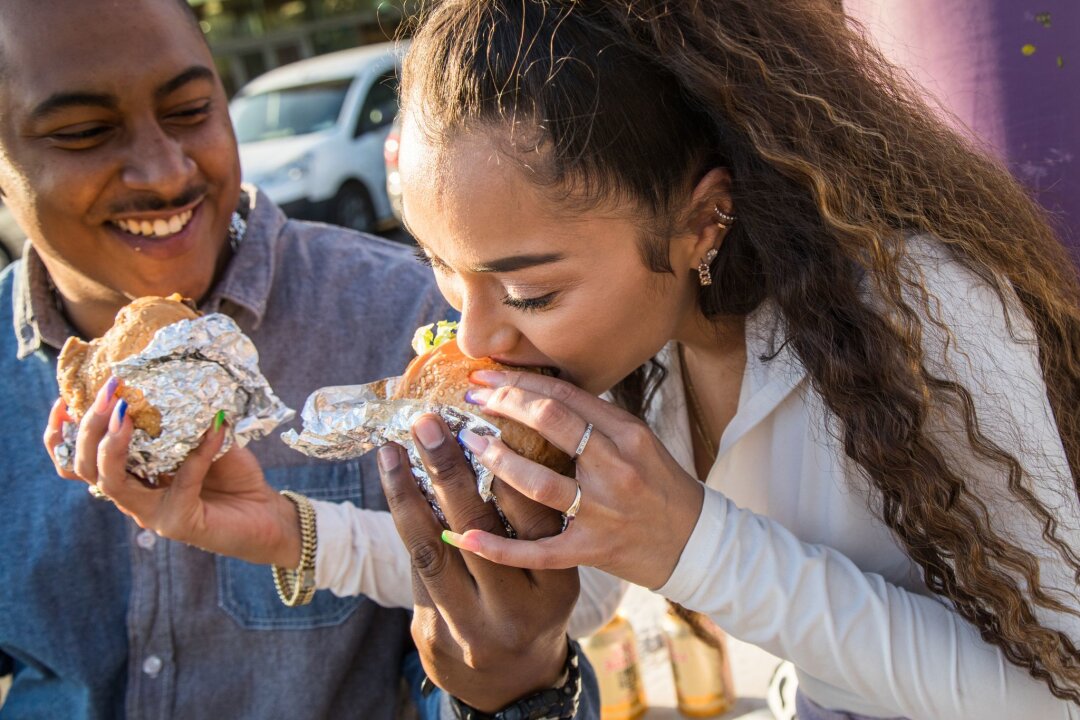 Fleisch oder pflanzlich? Was für Veggie-Burger spricht - Burger können auch ohne Fleisch richtig lecker schmecken.