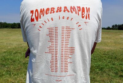 Fliegende Holländer machen Station im Erzgebirge - Auf diesem T-Shirt sind die Austragungsorte aller Fliegerlager des Studentenvereins aus Eindhoven vermerkt. Foto: Andreas Bauer