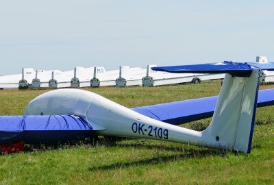 Fliegende Holländer machen Station im Erzgebirge - Etwa 15 Segelflieger hatten die fliegenden Holländer dabei. Foto: Andreas Bauer