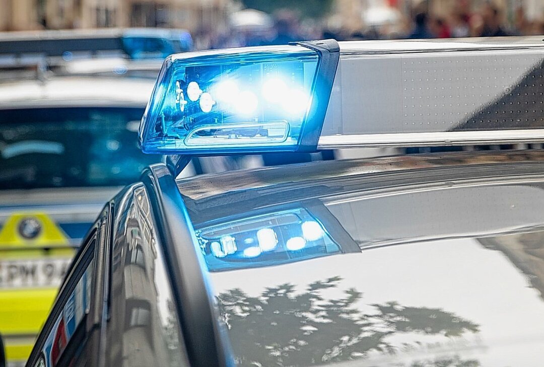 Flucht vor Polizeikontrolle: Motorrad kollidiert mit Streifenwagen - Symbolbild. Foto: Pixabay/ MarcusGuenther