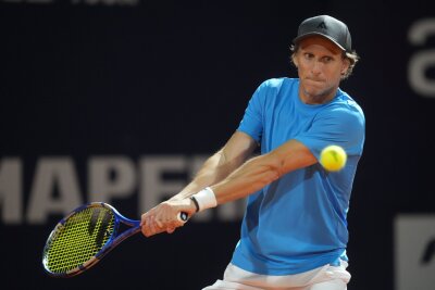 Forláns kurzer Zauber auf dem Tennisplatz - Forlán genießt jeden Schlag, auch wenn er die Partie am Ende klar verliert. 