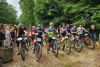 Fotos! Hier findet ihr Bilder vom Heavy24 2024 am Stausee Rabenstein in Chemnitz - Impressionen vom Heavy24. Foto: Simone Esper