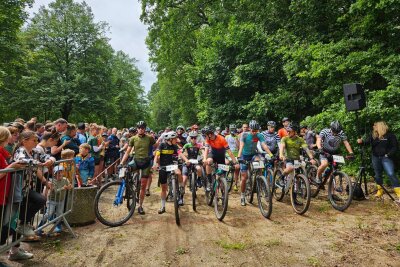 Fotos! Hier findet ihr Bilder vom Heavy24 2024 am Stausee Rabenstein in Chemnitz - Impressionen vom Heavy24. Foto: Simone Esper