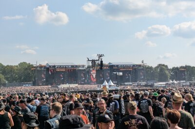 Fotos vom Wacken Open Air 2024: Die Metal-Legenden kehren zurück - Fotos vom Wacken Festival 2024. Gene Simmons, Asenblut, Scorpions, Mikkey Dee, Saltatio Mortis, Suzy Quatro, Bülent Ceylan, InExtremo, Wasteland Warrios und mehr...