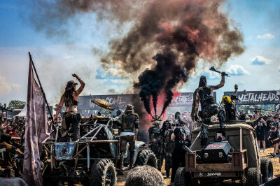 Fotos vom Wacken Open Air 2024: Die Metal-Legenden kehren zurück - Fotos vom Wacken Festival 2024. Gene Simmons, Asenblut, Scorpions, Mikkey Dee, Saltatio Mortis, Suzy Quatro, Bülent Ceylan, InExtremo, Wasteland Warrios und mehr...