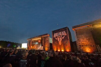 Fotos vom Wacken Open Air 2024: Die Metal-Legenden kehren zurück - Fotos vom Wacken Festival 2024. Gene Simmons, Asenblut, Scorpions, Mikkey Dee, Saltatio Mortis, Suzy Quatro, Bülent Ceylan, InExtremo, Wasteland Warrios und mehr...