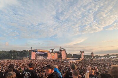 Fotos vom Wacken Open Air 2024: Die Metal-Legenden kehren zurück - Fotos vom Wacken Festival 2024. Gene Simmons, Asenblut, Scorpions, Mikkey Dee, Saltatio Mortis, Suzy Quatro, Bülent Ceylan, InExtremo, Wasteland Warrios und mehr...