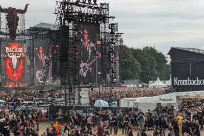 Fotos vom Wacken Open Air 2024: Die Metal-Legenden kehren zurück - Fotos vom Wacken Festival 2024. Gene Simmons, Asenblut, Scorpions, Mikkey Dee, Saltatio Mortis, Suzy Quatro, Bülent Ceylan, InExtremo, Wasteland Warrios und mehr...