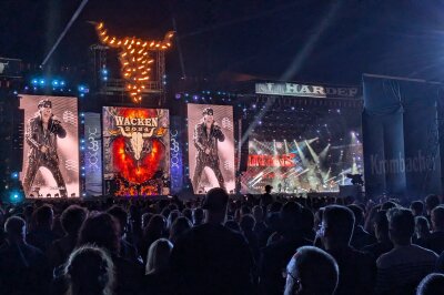 Fotos vom Wacken Open Air 2024: Die Metal-Legenden kehren zurück - Fotos vom Wacken Festival 2024. Gene Simmons, Asenblut, Scorpions, Mikkey Dee, Saltatio Mortis, Suzy Quatro, Bülent Ceylan, InExtremo, Wasteland Warrios und mehr...