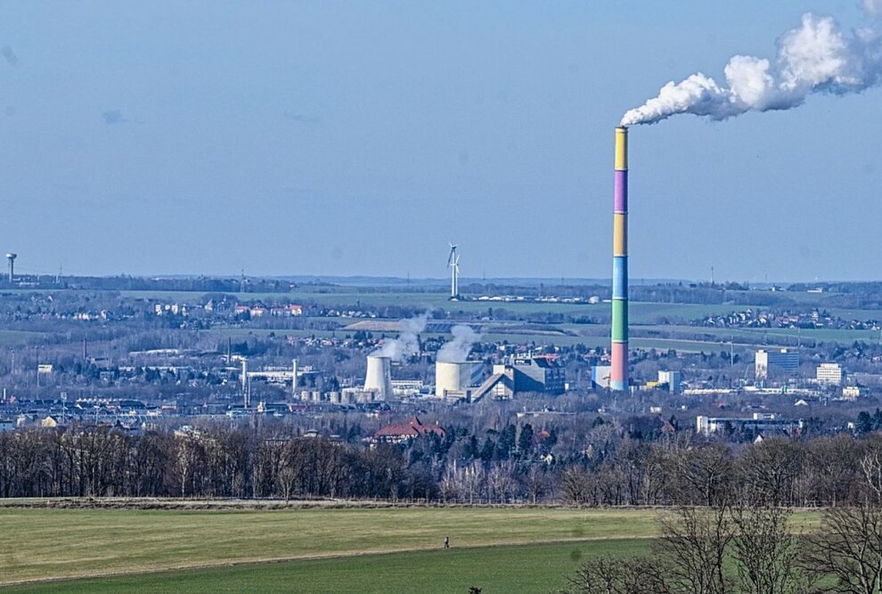 Fotowettbewerb: Schornstein in Szene gesetzt - Chemnitz Schornstein vom HKW Nord Energie von der Spürweg aus. Foto: Andreas Seidel