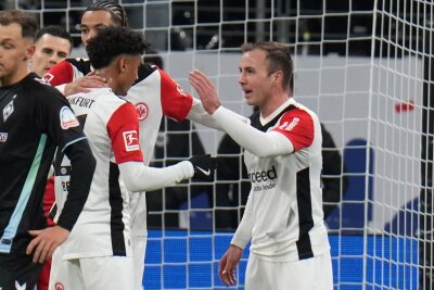 Frankfurt nach Leipzig-Patzer erster Bayern-Verfolger - Eintracht Frankfurt bleibt dank eines Treffers von Mario Götze in der Bundesliga auf Erfolgskurs.