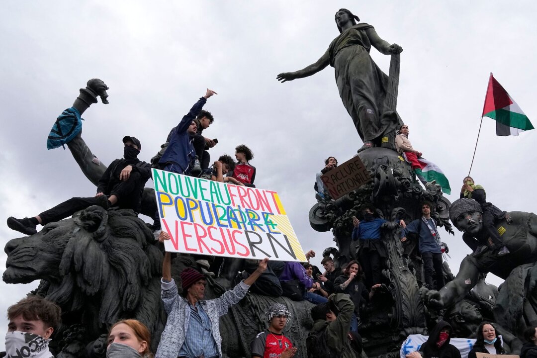 Frankreich: Hunderttausende demonstrieren gegen Rechtsruck - Landesweit demonstrierten Französinnen und Franzosen gegen den Rassemblement National. Die rechtsnationale Partei holte bei der Europawahl die meisten Stimmen.
