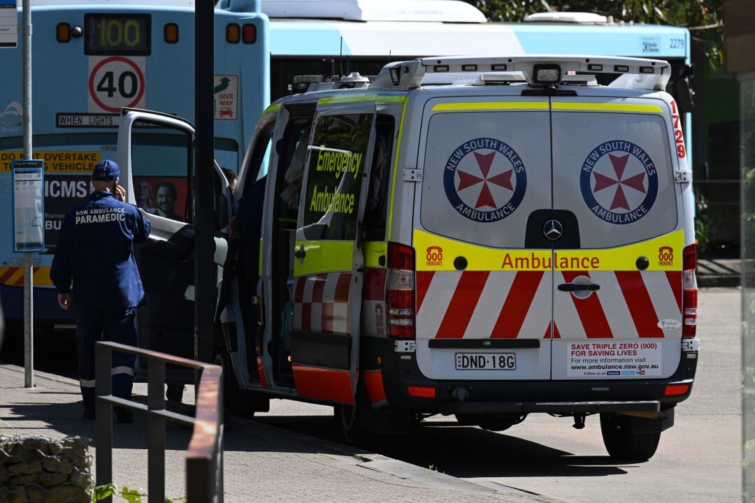 Frau hängt in Australien stundenlang kopfüber in Felsspalte - Selbst die Einsatzteams waren von dem kuriosen Notfall überrascht. (Symbolbild)