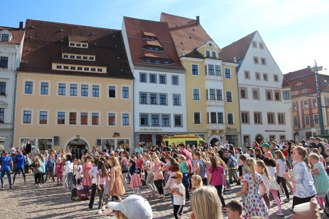 Freiberg feiert den Weltkindertag auf dem Obermarkt - Der tanzende Obermarkt.