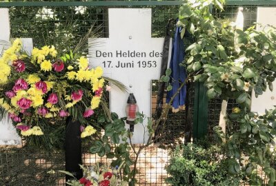 Freiberg sucht Zeitzeugen vom 17. Juni 1953 - Auch dieses Holzkreuz in Berlin erinnert an den Volksaufstand vom 17. Juni 1953. Foto: Alexander Hauk/pixelio 