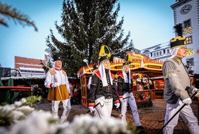 Freiberger Christmarkt 2024: Weihnachten im Erzgebirge mit bergmännischer Tradition erleben - Freiberger Christmarkt zur Bergparade. Foto: Philipp Herfort