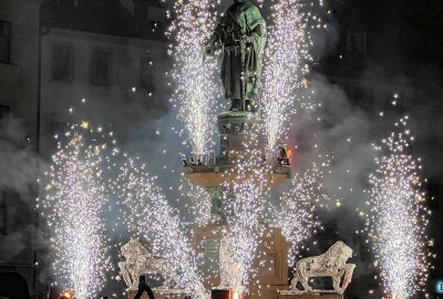 Freiberger Nachtschicht sorgt für Höhepunkte in der Silberstadt - Den Abschluss macht das "Feuerwerk der Kulturen" um 23.30 Uhr auf dem Obermarkt. Mit Breakdance und Orgel wird Ottos Brunnendenkmal in ein Musik-Feuerwerk gehüllt.Foto: Silberstadt Freiberg®/Constantin Schülein