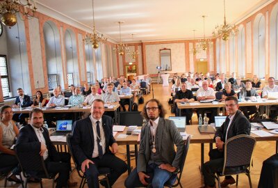 Freiberger Stadtrat beginnt Amtszeit - Konstituierende Sitzung des Freiberger Stadtrates am 15. August 2024. Foto: Renate Fischer