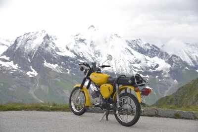 Freiheit auf zwei Rädern: Simson-Gang fährt auf den Großglockner und an Dänemarks Strand - Wer von sich kann schon behaupten mit der Simson auf dem Großglöckner - Österreichs größten Berg - gewesen zu sein?