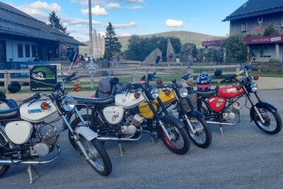 Freiheit auf zwei Rädern: Simson-Gang fährt auf den Großglockner und an Dänemarks Strand - Ziel 1 auf ihrem Weg zur Nordsee war der Harz mit dem Brocken.