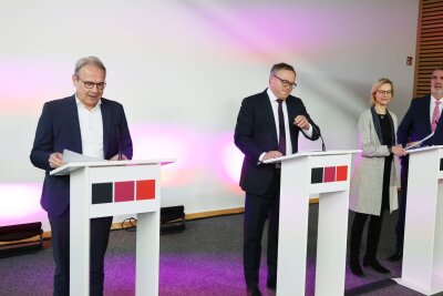 "Friedlicher Vertrag": Thüringer Koalition ist sich einig - Vertrag für neue Thüringer Regierung vorgelegt.