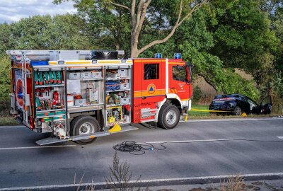 Frontalcrash auf der S135: Zwei Schwerverletzte nach Unfall in Kurve - Dabei wurden zwei Personen scher verletzt in eine Klinik gebracht. Foto: xcitepress/Thomas Baier