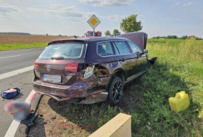 Frontale Kollision: Drei Verletzte nach Kreuzungscrash in Meerane - Drei Verletzte nach Kreuzungscrash in Meerane. Foto: Mike Müller