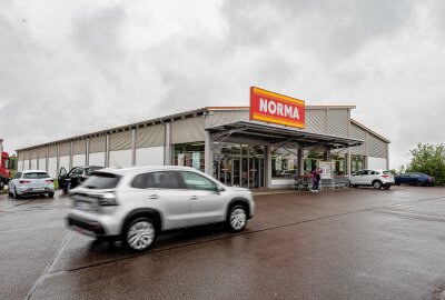 Frühlingsfest bei Norma: Discounter lockt Kunden mit Angeboten für Haus, Hof und Garten - Die Rossauer Filiale besteht seit dem 30. Januar 2012. Norma ist der einzige Discounter im Ort. Foto: Ralf Jerke