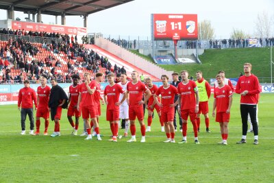 Der Schlussjubel des FSV Zwickau. Foto: Picture Point/ Gabor Krieg