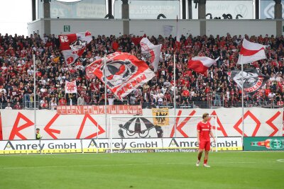 Die Fans des FSV Zwickau. Foto: Picture Point/ Gabor Krieg