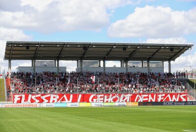 FSV verliert 1:6 gegen Zweitligist Hertha BSC - Fans des FSV Zwickau. Foto: PICTURE POINT / Gabor Krieg